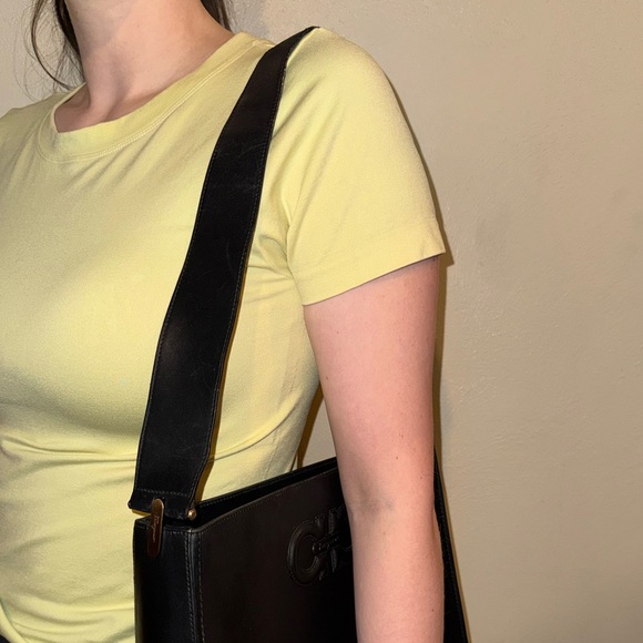 Stunning Salvatore Ferragamo Leather Shoulder Bag - Picture 11 of 13